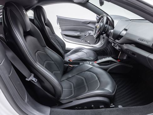 Certified 2018 Ferrari 488 GTB RWD image 40