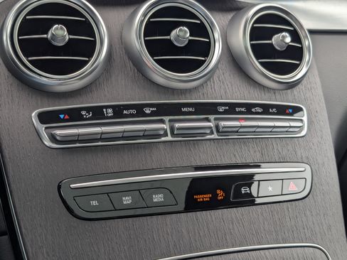 Used 2022 Mercedes-Benz GLC 300 4MATIC image 25