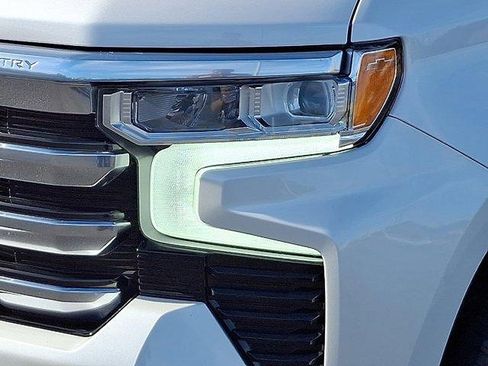 Used 2023 Chevrolet Silverado 1500 High Country w/ Technology Package image 9