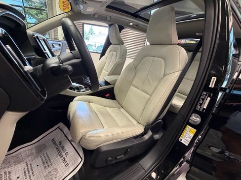 Used 2023 Volvo XC40 B5 Plus w/ Driver Assist Package AWD/4WD image 7