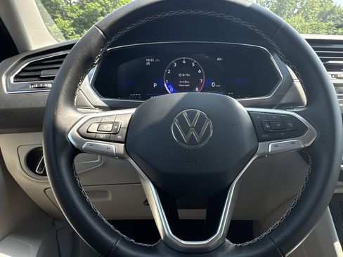 Used 2023 Volkswagen Tiguan SE image 15