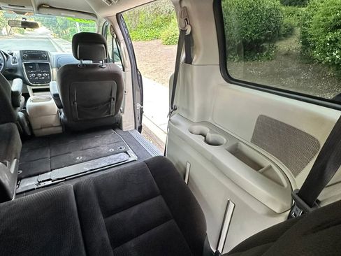 Used 2014 Dodge Grand Caravan SXT FWD image 18