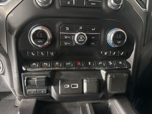 Used 2021 GMC Sierra 1500 Denali w/ Denali Ultimate Package AWD/4WD image 17