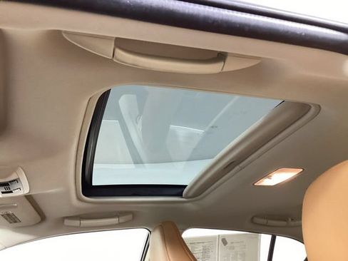 Used 2016 Lexus CT 200h w/ Navigation Package FWD image 28