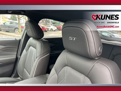 New 2026 Buick Envista Sport Touring w/ Studio Series image 17