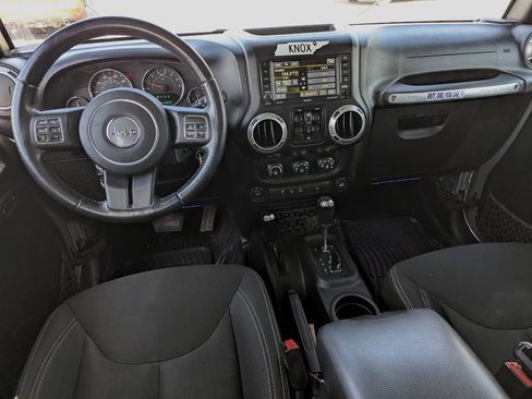 Used 2016 Jeep Wrangler Unlimited Sahara w/ Connectivity Group AWD/4WD image 24