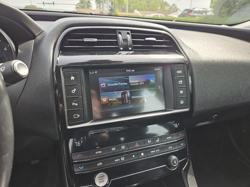 Used 2017 Jaguar XE Premium image 19