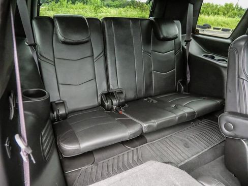 Used 2017 Cadillac Escalade Platinum AWD/4WD image 28