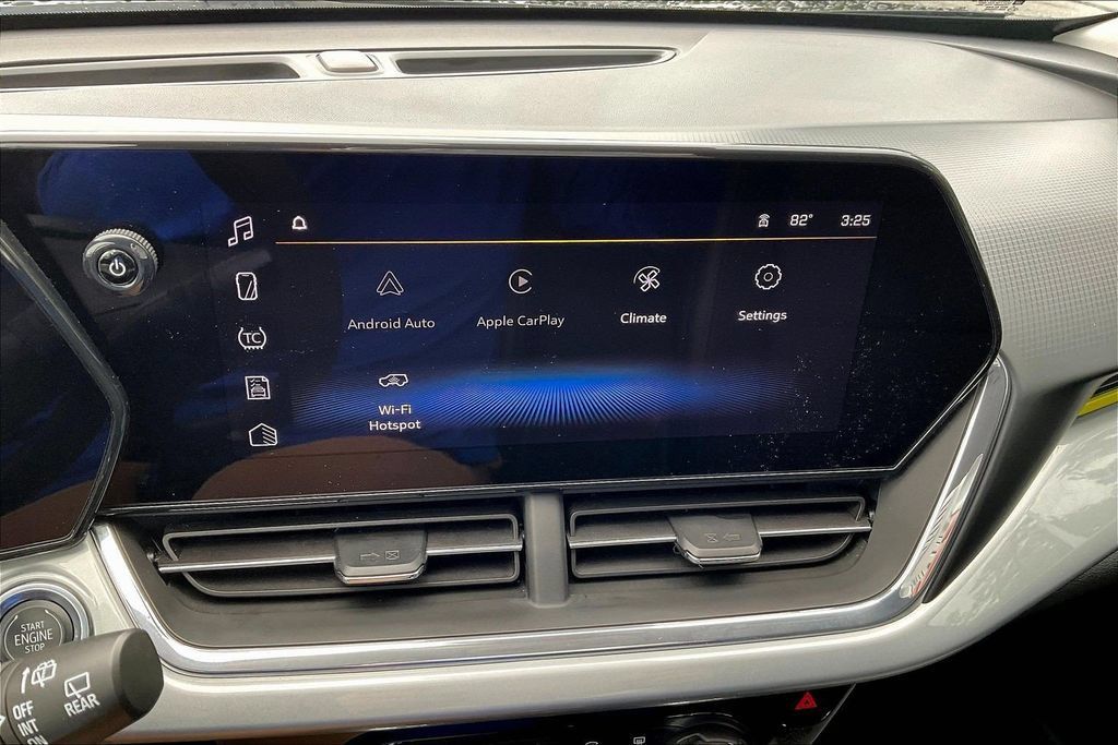 Used 2025 Chevrolet Trax LT FWD image 18