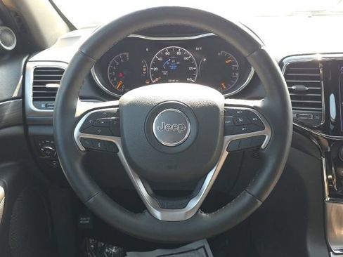 Used 2020 Jeep Grand Cherokee Laredo RWD image 10