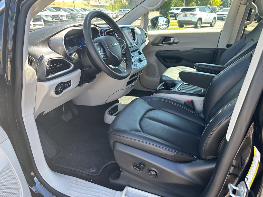 Used 2024 Chrysler Pacifica Limited FWD image 20