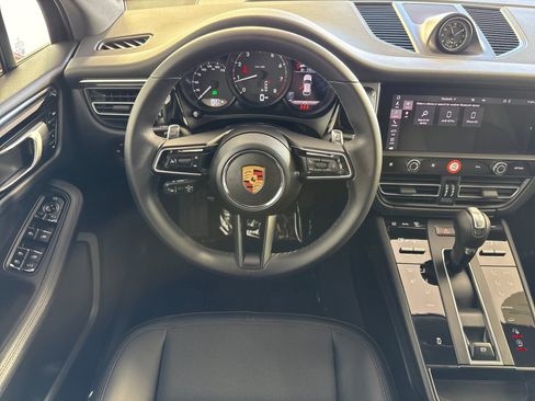 Certified 2025 Porsche Macan image 16