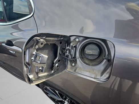 Used 2020 Toyota Camry SE image 10