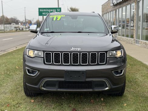 Used 2017 Jeep Grand Cherokee Limited image 3