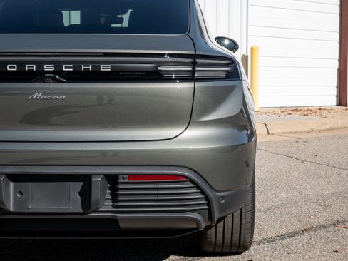 Used 2025 Porsche Macan Electric image 15