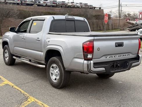 Used 2019 Toyota Tacoma SR w/ SR Convenience Package image 6
