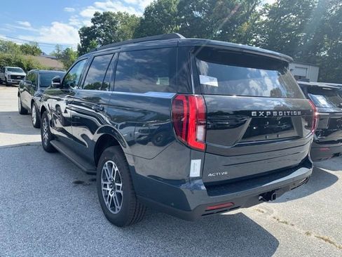 New 2025 Ford Expedition Active image 18