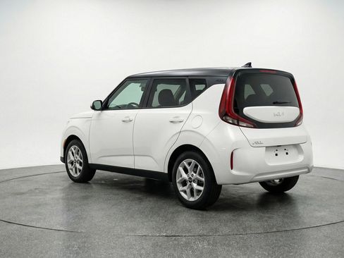 Used 2025 Kia Soul LX w/ LX Technology Package image 6