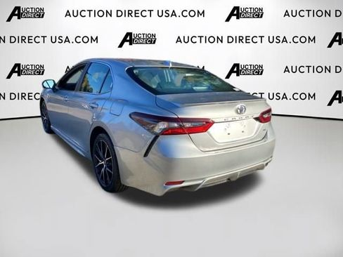 Used 2022 Toyota Camry SE image 6