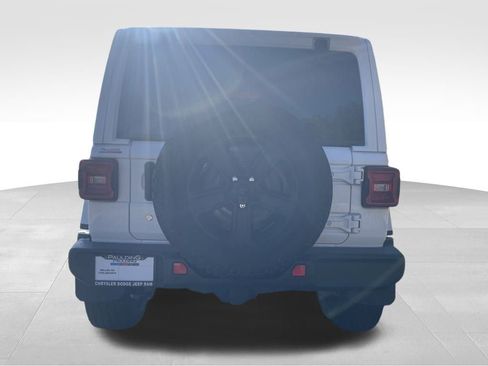 Used 2020 Jeep Wrangler Unlimited Sahara image 6