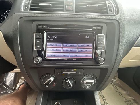Used 2015 Volkswagen Jetta SE FWD image 17