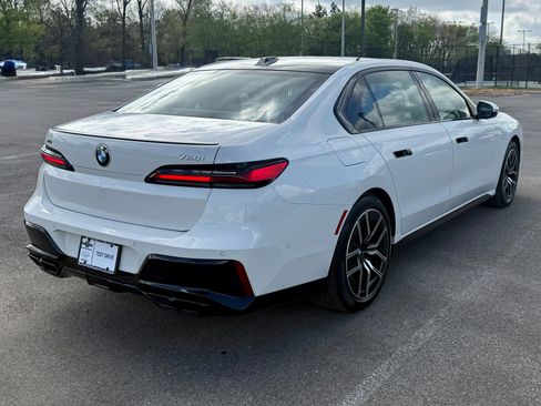 Used 2025 BMW 760i xDrive w/ Executive Package image 2