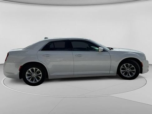 Used 2016 Chrysler 300 Limited RWD image 7