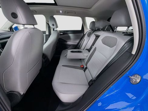 Used 2023 Volkswagen Taos SE w/ Panoramic Sunroof Package image 25