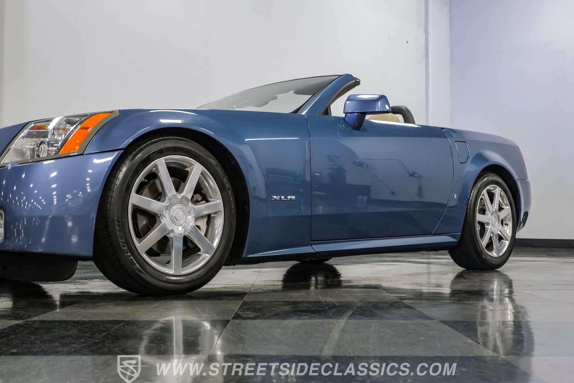 Used 2006 Cadillac XLR RWD image 22