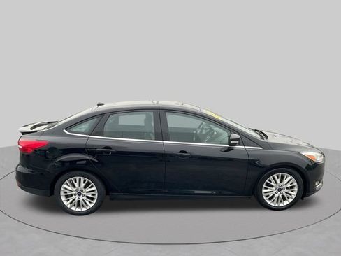 Used 2018 Ford Focus Titanium w/ Titanium Technology Package FWD image 33