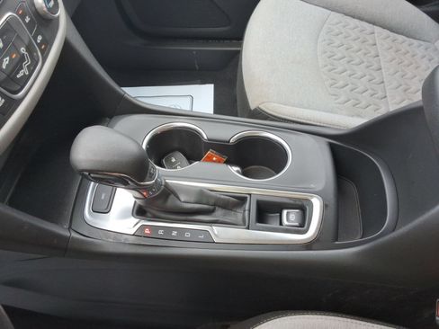 Used 2022 Chevrolet Equinox LS AWD/4WD image 18