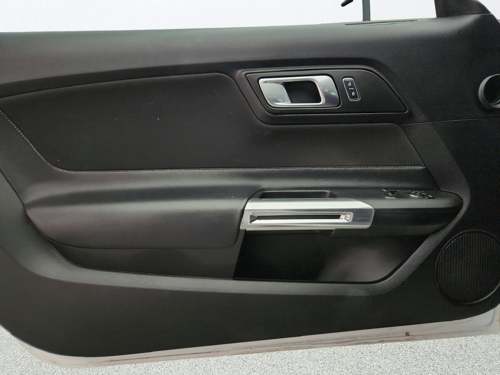 Used 2018 Ford Mustang Coupe RWD image 21