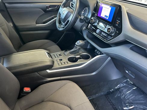 Certified 2025 Toyota Highlander LE AWD/4WD image 16