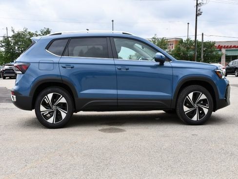 New 2025 Volkswagen Taos SE image 8