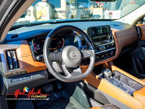 Used 2023 Nissan Pathfinder Platinum w/ Cargo Package image 19