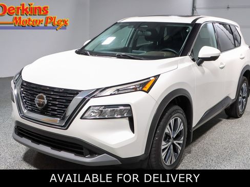 Used 2021 Nissan Rogue SV image 1