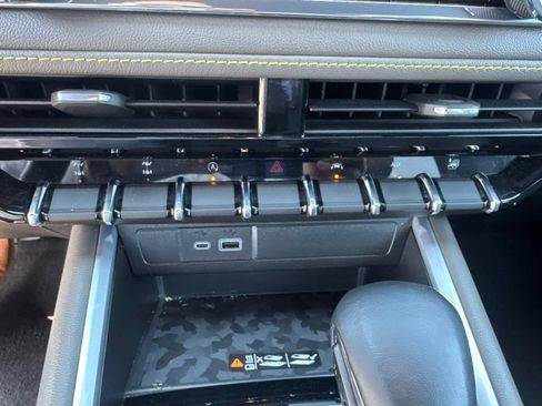 Used 2023 Chevrolet Colorado ZR2 w/ ZR2 Convenience Package III AWD/4WD image 25
