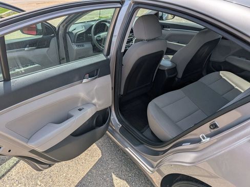 Used 2020 Hyundai Elantra SEL w/ Winter Weather Package FWD image 20