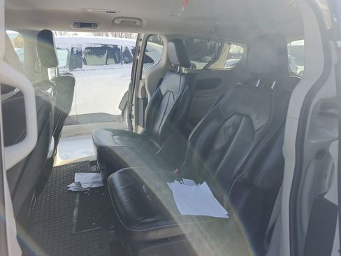 Used 2020 Chrysler Pacifica Limited image 12