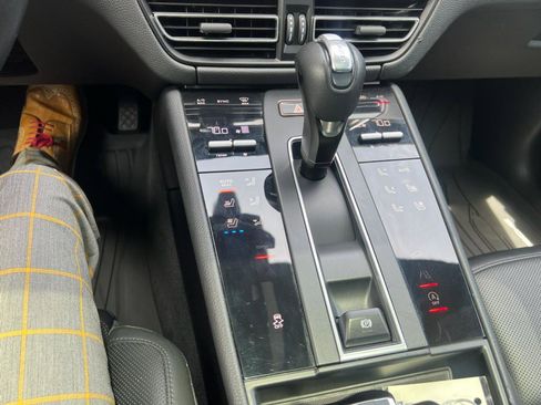 Certified 2022 Porsche Macan w/ Premium Package Plus image 19