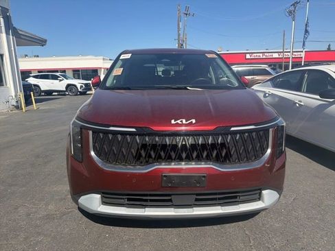 Used 2025 Kia Carnival FWD image 2