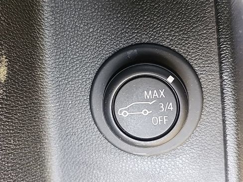 Used 2023 Chevrolet Equinox Premier AWD/4WD image 21