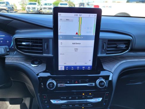 Used 2024 Ford Explorer Platinum w/ Technology Package image 29