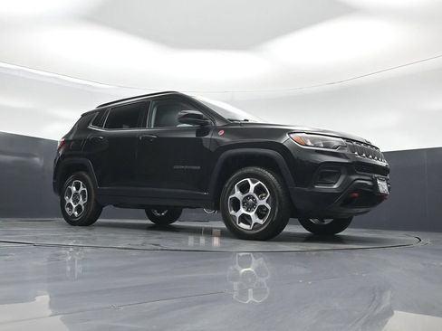 Used 2022 Jeep Compass Trailhawk AWD/4WD image 3