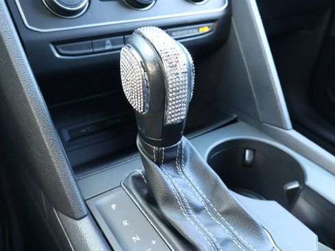 Used 2021 Volkswagen Atlas Cross Sport SE w/ Panoramic Sunroof Package image 28