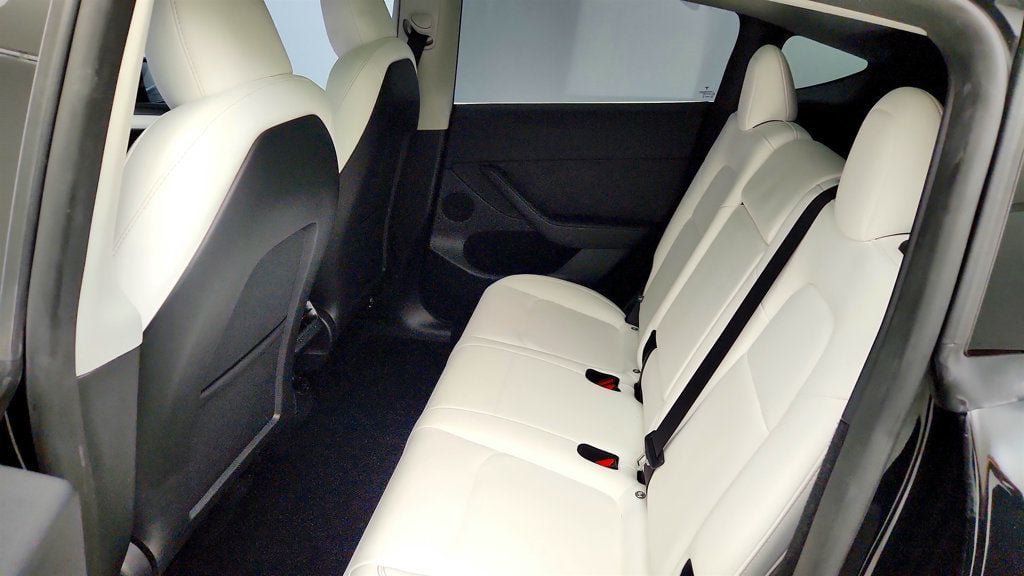 Used 2025 Tesla Model Y Long Range AWD/4WD image 24