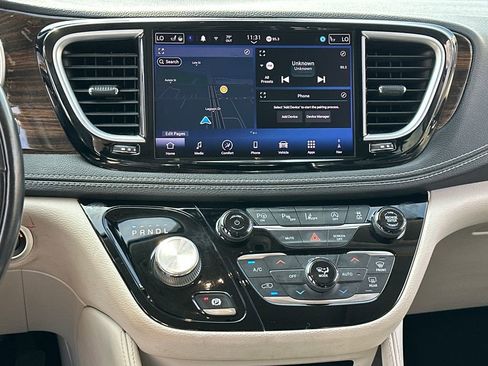 Used 2022 Chrysler Pacifica Limited image 16