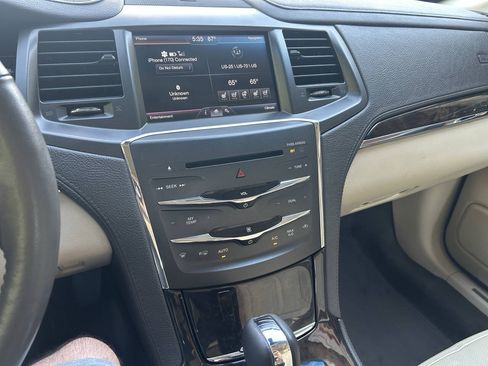 Used 2013 Lincoln MKS AWD image 20