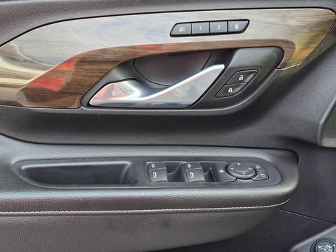Used 2020 GMC Terrain Denali w/ LPO, Floor Liner Package FWD image 9