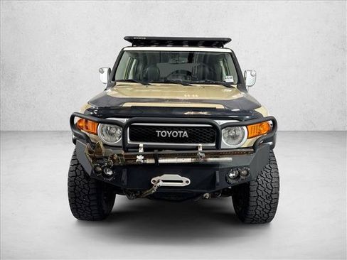 Used 2014 Toyota FJ Cruiser 4WD w/ Upgrade Package image 2